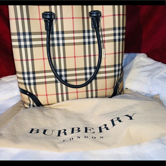 AUTHENTIC 💯 BURBERRY TOTE💥 - Picture 1 of 9